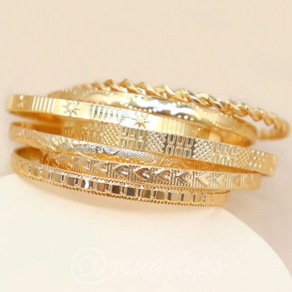 7 Gold Tone Set of Bracelets Fashion Jewelry - Picture 2 of 4